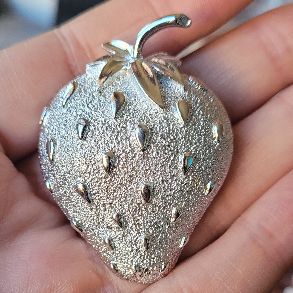 Sarah Coventry Strawberry fruit Brooch Silvertone